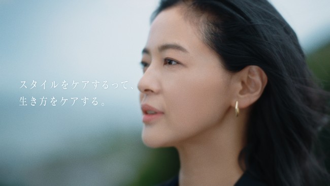 女優・黒谷友香さんが美姿勢を披露「スタイルをケアするって、生き方をケアする」をテーマにとある日常を描いたテレビCMが登場。のサブ画像1