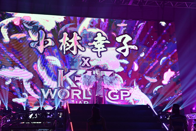 小林幸子さんがK-1横浜大会で“スペシャルラウンドガール”に初挑戦し、ミニスカ・ニーハイブーツの豪華衣装でラスボス降臨！！のサブ画像3