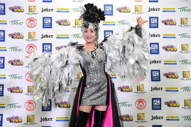 小林幸子さんがK-1横浜大会で“スペシャルラウンドガール”に初挑戦し、ミニスカ・ニーハイブーツの豪華衣装でラスボス降臨！！のサブ画像5