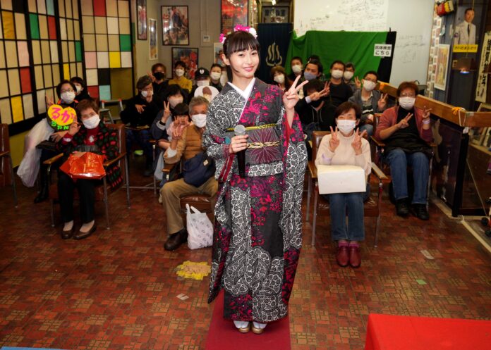 望月琉叶が東京・浅草ヨーロー堂で初めての有観客キャンペーン。各回30人限定で、全員に抗原検査実施のメイン画像