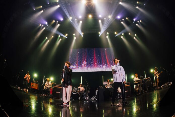 ​伊東健人＆中島ヨシキによる音楽ユニット・UMakeの過去最大規模となるライブツアーに完全独占密着！「UMake 4th Live Tour Love」公式ライブ写真集を発売!!のメイン画像