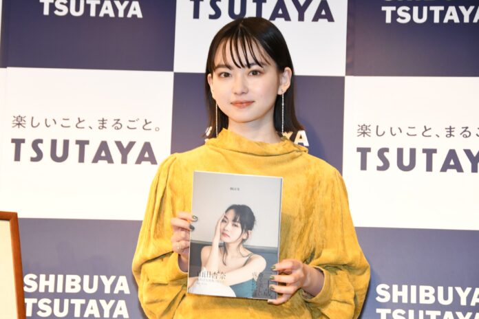 20歳を迎えた山田杏奈が思わぬサプライズに弾ける笑顔！ 「タイトルに見合った女性になっていきたい」のメイン画像
