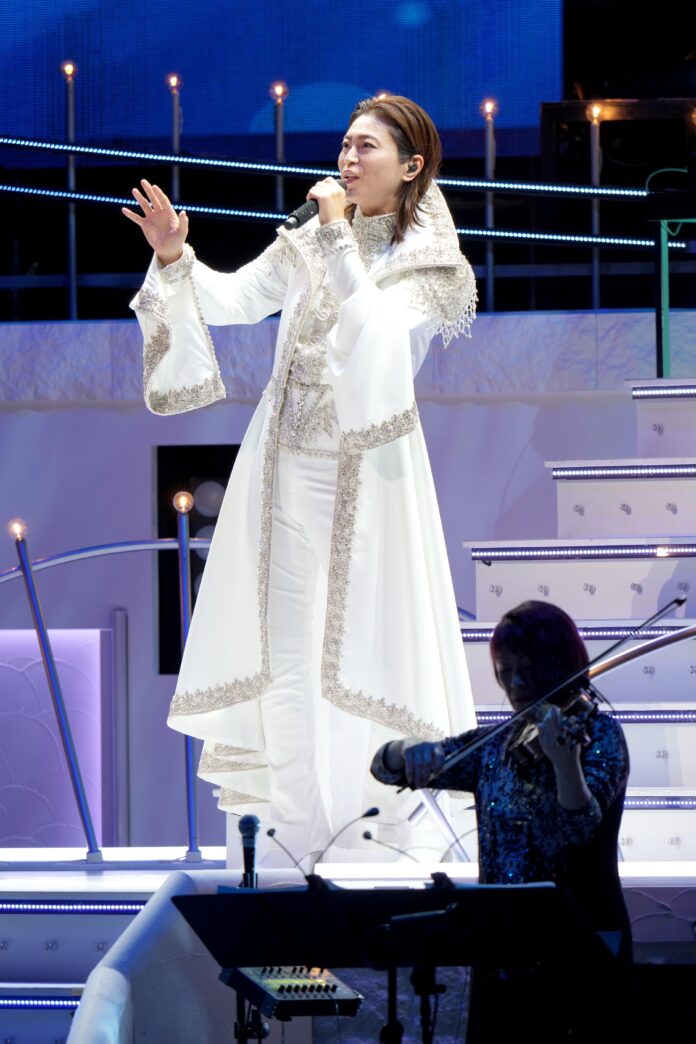 氷川きよしが東京国際フォーラムで21年連続21回目の年末スペシャルコンサート。多くのファンに歌のクリスマスプレゼント。のメイン画像