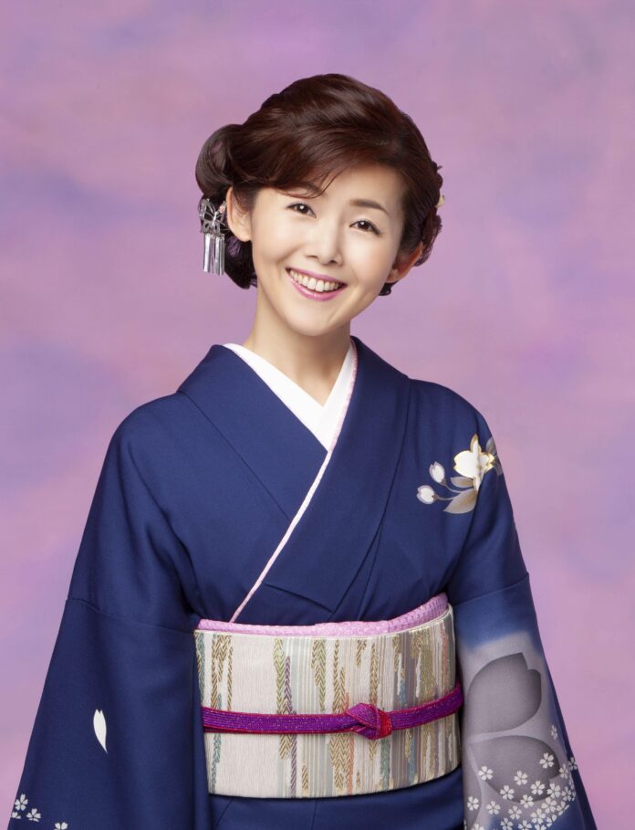 「満開の笑顔の桜を咲かせたい」小桜舞子、新曲「幸せ桜」発売のメイン画像