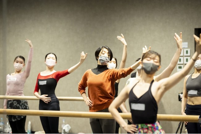女優・草刈民代 ミュージカルの世界を目指す学院生に向け熱くバレエ指導！『毎日のレッスンに臨む姿勢が、未来に繋がります。』のサブ画像3