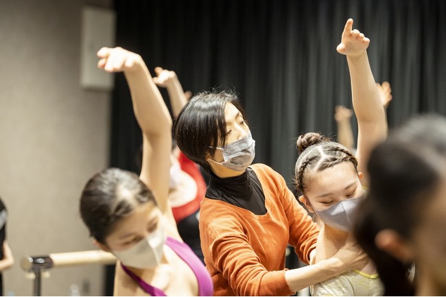 女優・草刈民代 ミュージカルの世界を目指す学院生に向け熱くバレエ指導！『毎日のレッスンに臨む姿勢が、未来に繋がります。』のサブ画像4