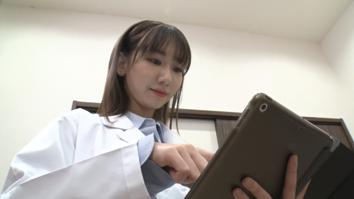 １月31日（月）よる８時放送　「主治医が見つかる診療所 ～謎の病気を解明ＳＰ～」　番組の人間ドックで“10万人に１人”の難病が見つかった AKB48柏木由紀 がスゴ腕医師役で登場！のメイン画像