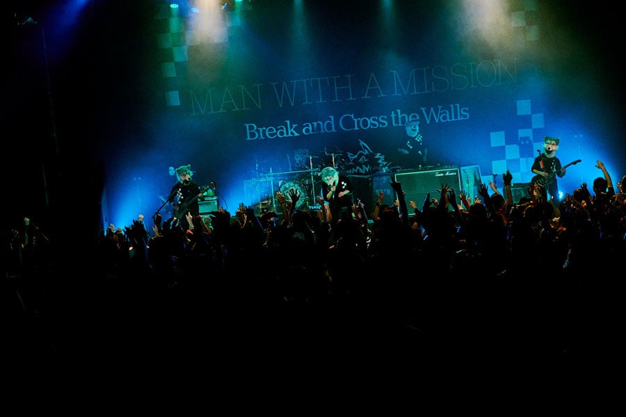 “MAN WITH A MISSION” キャリア初の2連作アルバム「Break and Cross the Walls Ⅰ＆Ⅱ」を引っ提げた全国ツアーが広島で開幕！！のサブ画像1_MAN WITH A MISSION 撮影：酒井ダイスケ
