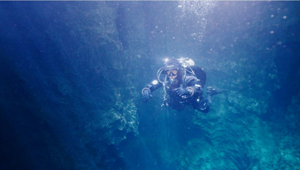 日本三大鍾乳洞の一つ、国の天然記念物にも指定されている岩手県の龍泉洞にて6年ぶりの調査潜水を4月に実施、ディスカバリーチャンネルが準備から潜水までに初めて完全密着し貴重な映像を撮影、ミニ番組を制作。のサブ画像3