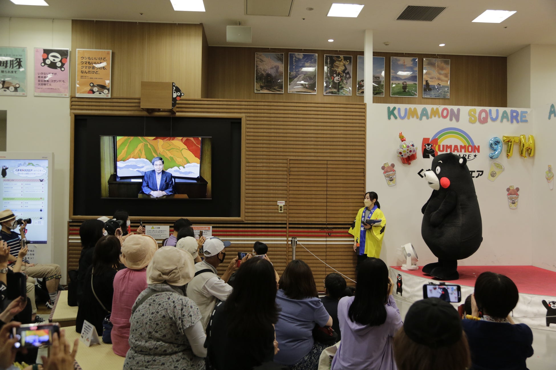 熊本県蒲島知事からのお祝いメッセージビデオも登場! くまモンの聖地「くまモンスクエア」にて、オープン 9 周年記念セレモニーを開催。 「これからも 10 周年に向けて、がまだすモン!」by くまモンのサブ画像3