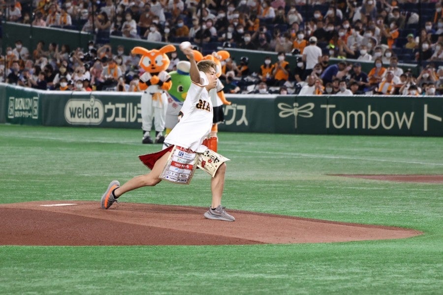 武尊が巨人vs広島の始球式に登場！「東京ドームのマウンドに立って、投げられたことがすごく嬉しかったです」のサブ画像3