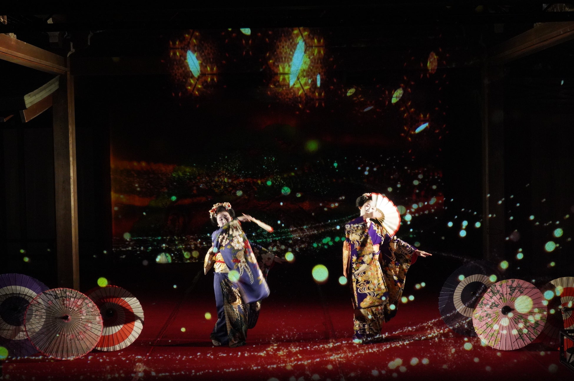 一旗プロデュース「舞 MAI 岡崎城二の丸能楽堂 3Dプロジェクション×日本舞踊」公式記録映像を公開。徳川家康生誕の地・岡崎城の二の丸能楽堂で日本舞踊とホログラムスクリーンの映像、鏡板の映像が融合。のサブ画像12