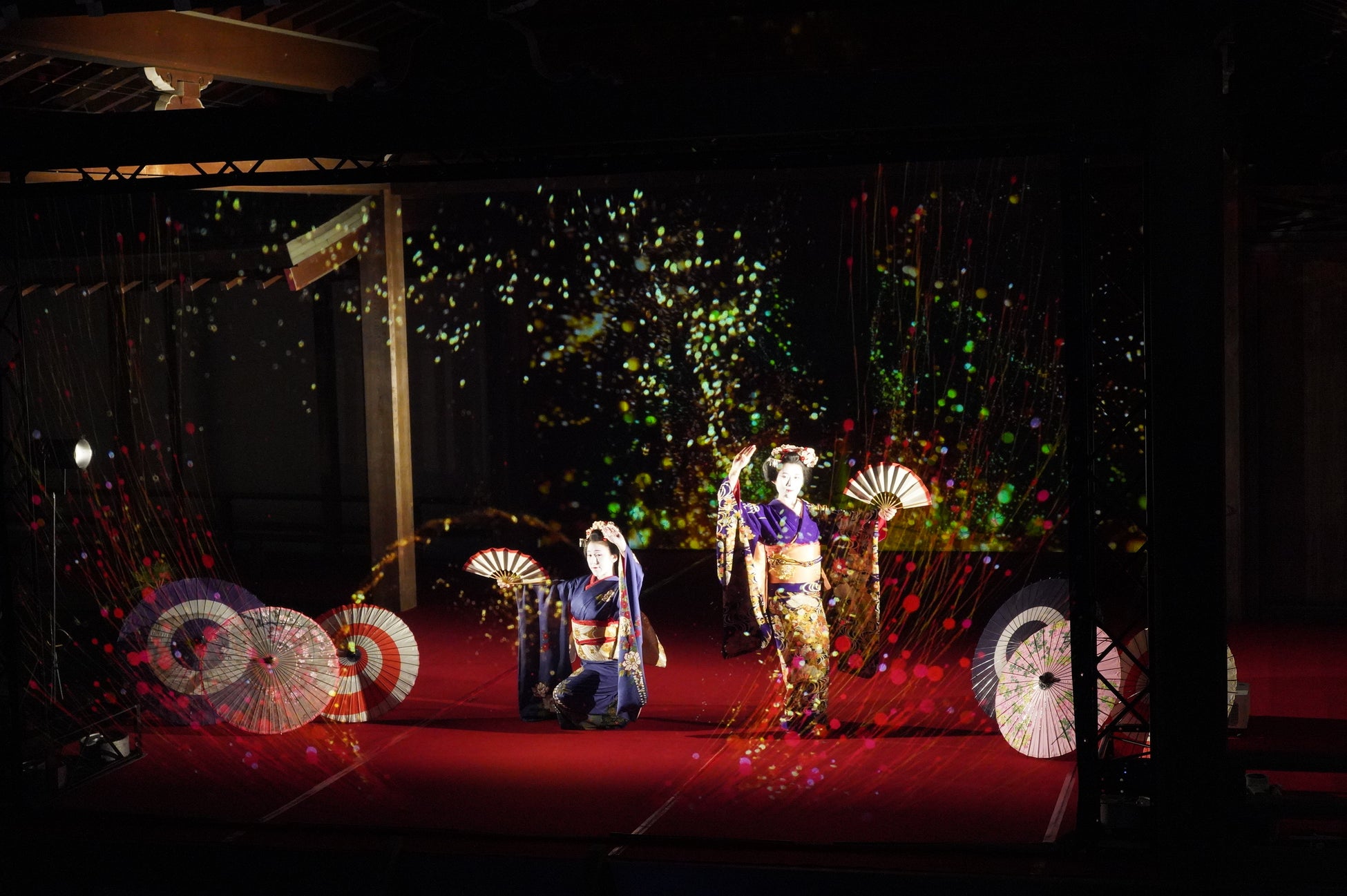一旗プロデュース「舞 MAI 岡崎城二の丸能楽堂 3Dプロジェクション×日本舞踊」公式記録映像を公開。徳川家康生誕の地・岡崎城の二の丸能楽堂で日本舞踊とホログラムスクリーンの映像、鏡板の映像が融合。のサブ画像5