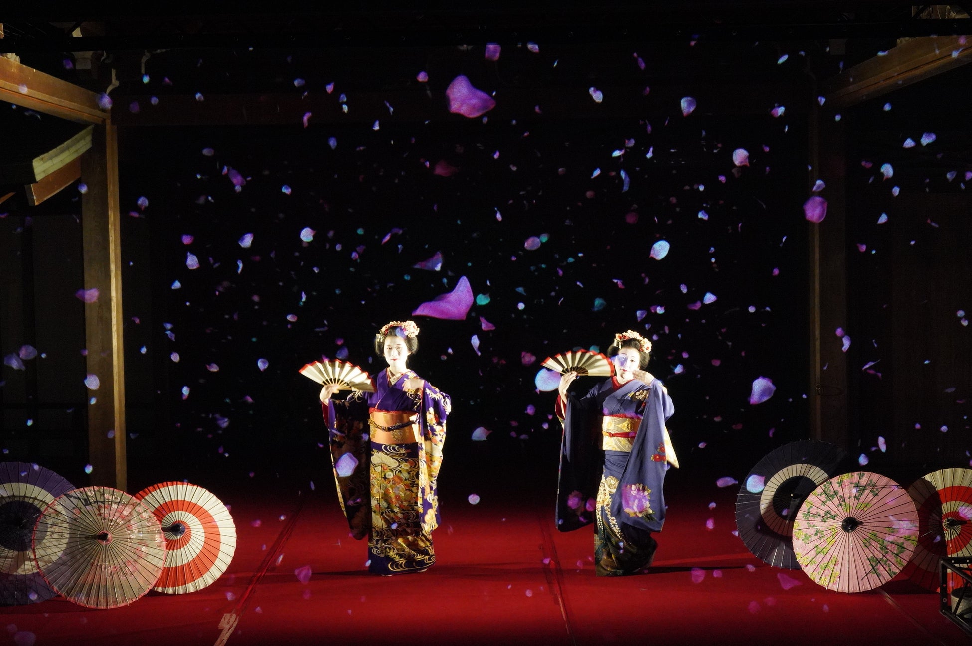 一旗プロデュース「舞 MAI 岡崎城二の丸能楽堂 3Dプロジェクション×日本舞踊」公式記録映像を公開。徳川家康生誕の地・岡崎城の二の丸能楽堂で日本舞踊とホログラムスクリーンの映像、鏡板の映像が融合。のサブ画像6