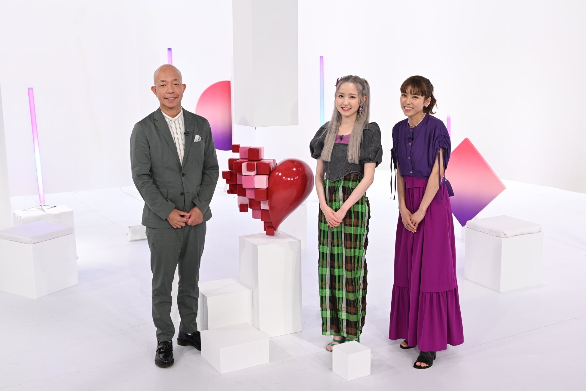 世界的ヒットメーカーと共同開発した『LOVE b y A.I. I.（ラブバイエーアイ）』を放送のサブ画像1_左から小峠英二(バイきんぐ)　本田仁美(AKB48)　 若槻千夏　©TBS