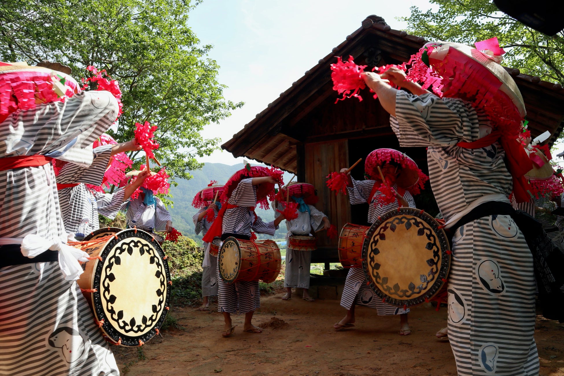 日本各地の祭りの様子や人々の姿を伝えるYouTubeチャンネル「まつりと」を開設のサブ画像4_鹿子原の虫送り踊り
