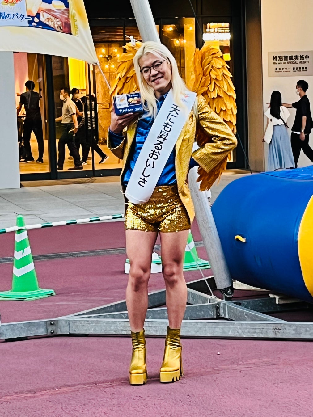 PR天使ZAZYさんが東京タワーの大空を舞う！大人を虜にするプレミアムシリーズ『ブラックサンダー至福のバター』の天にも昇るおいしさを体感！リベンジに成功！のサブ画像2
