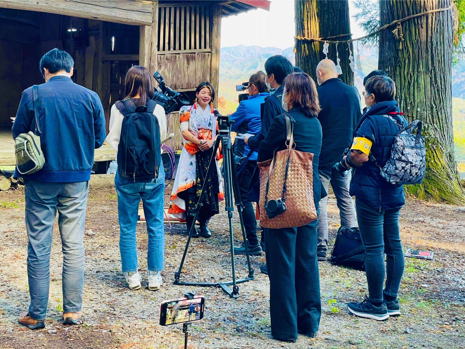 長野県下條村で「下條歌舞伎 伝承300年記念公演」を開催！2022年11月23日(祝/水) は報道関係者様への公開も行います。のサブ画像11_取材対応の様子