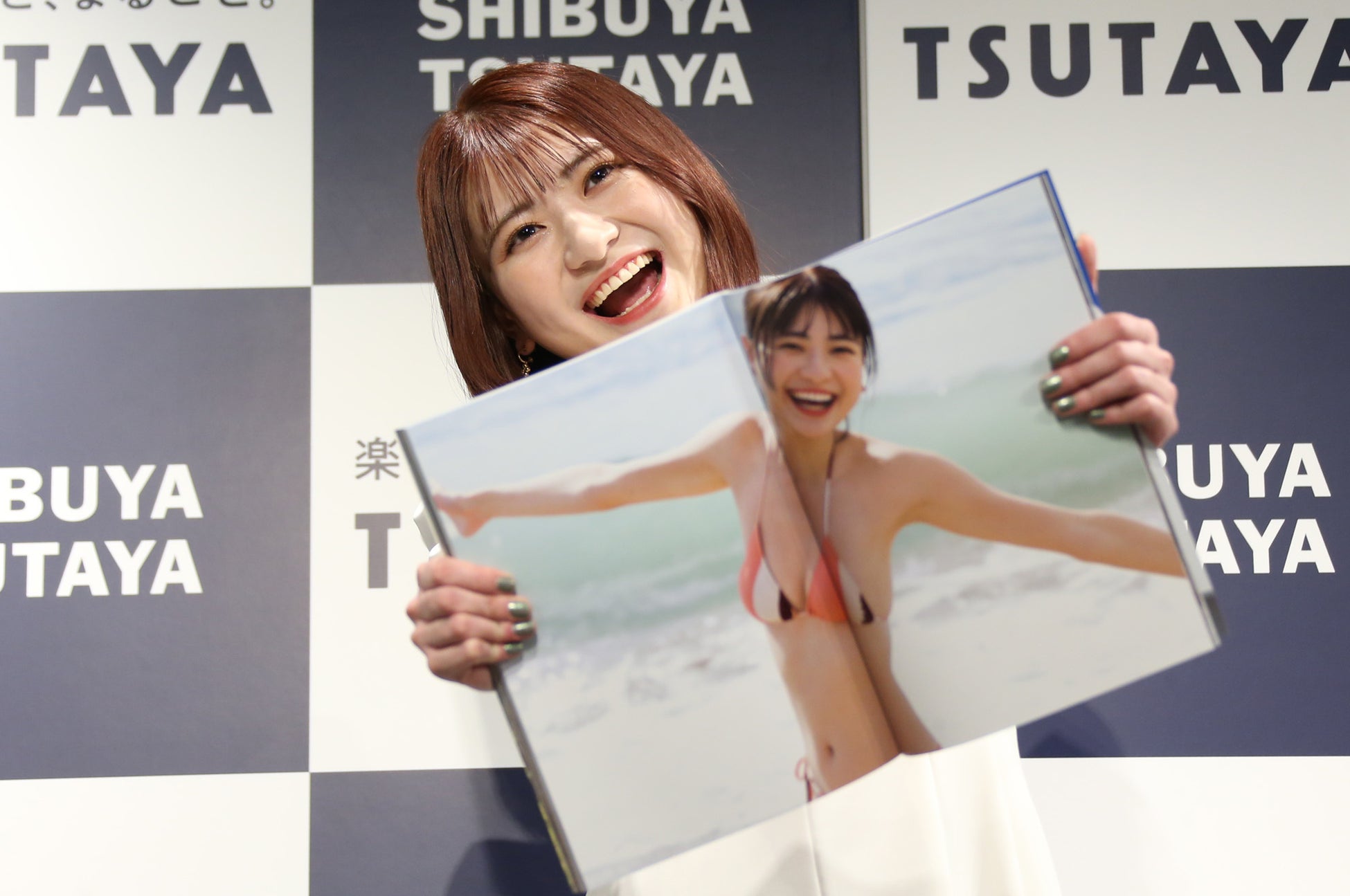 　2018年の「制コレ18」準グランプリなどで知られる山田南実（21）が11月18日、都内・SHIBUYA TSUTAYAで2nd写真集『Departure』出版を記念した記者会見を開催した――。のサブ画像3