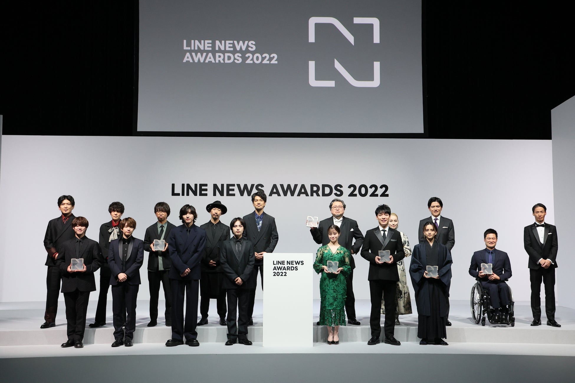 「LINE NEWS AWARDS 2022」受賞者発表　なにわ男子さん、橋本環奈さん、川島明さん、wacciさんら6組が2022年を彩った「話題の人賞」を受賞！のサブ画像1