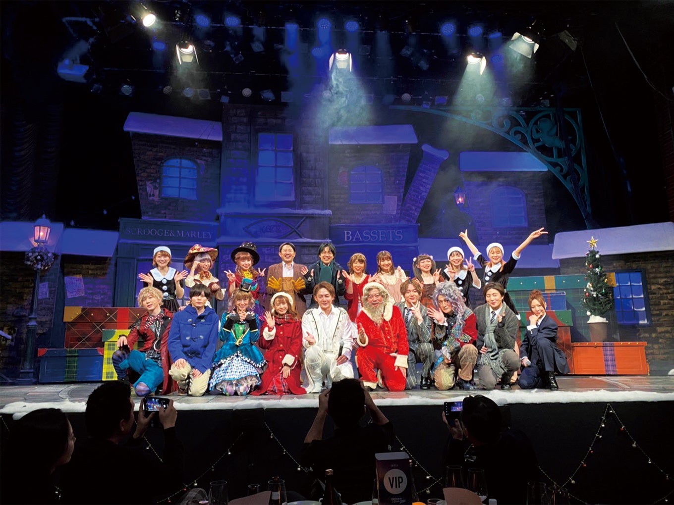 東京キネマ倶楽部で2022年12月7日～12月13日に開催された、ホリエモンこと堀江貴文が主演を務めるミュージカル「クリスマスキャロル」にLEDビジョンを導入しました。のサブ画像1