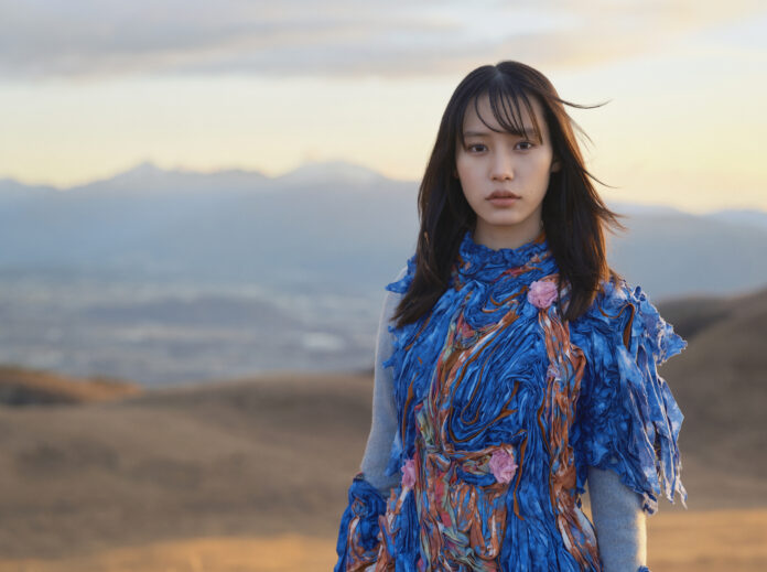 女優・南沙良がエプソンの多くの「なぜ？」を問いかける！信州の美しい自然を訪れ富士山をパクッ！“しょっぱかったです”のメイン画像