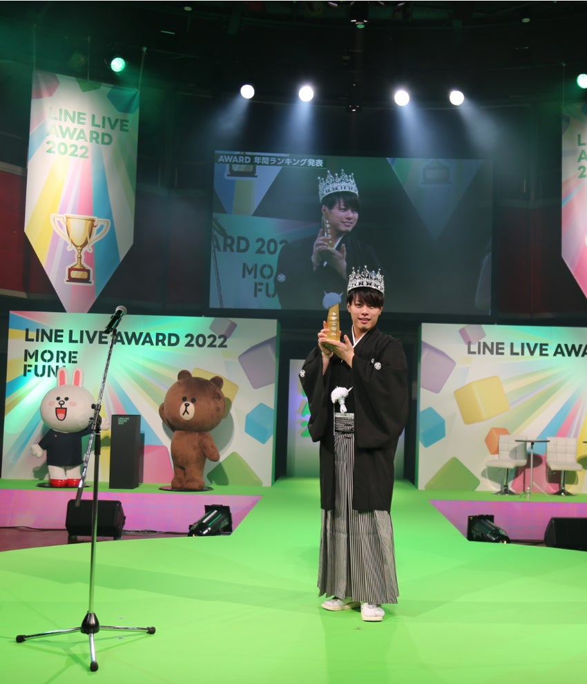 世界初のティアラデザイナーTARO KAMITANIが「LINE LIVE AWARD 2022」の、オリジナル王冠をデザイン製作。グランプリを獲得した日本トップライバー「とーま」に授与。のサブ画像1_グランプリを獲得した、日本トップライバーの『とーま』