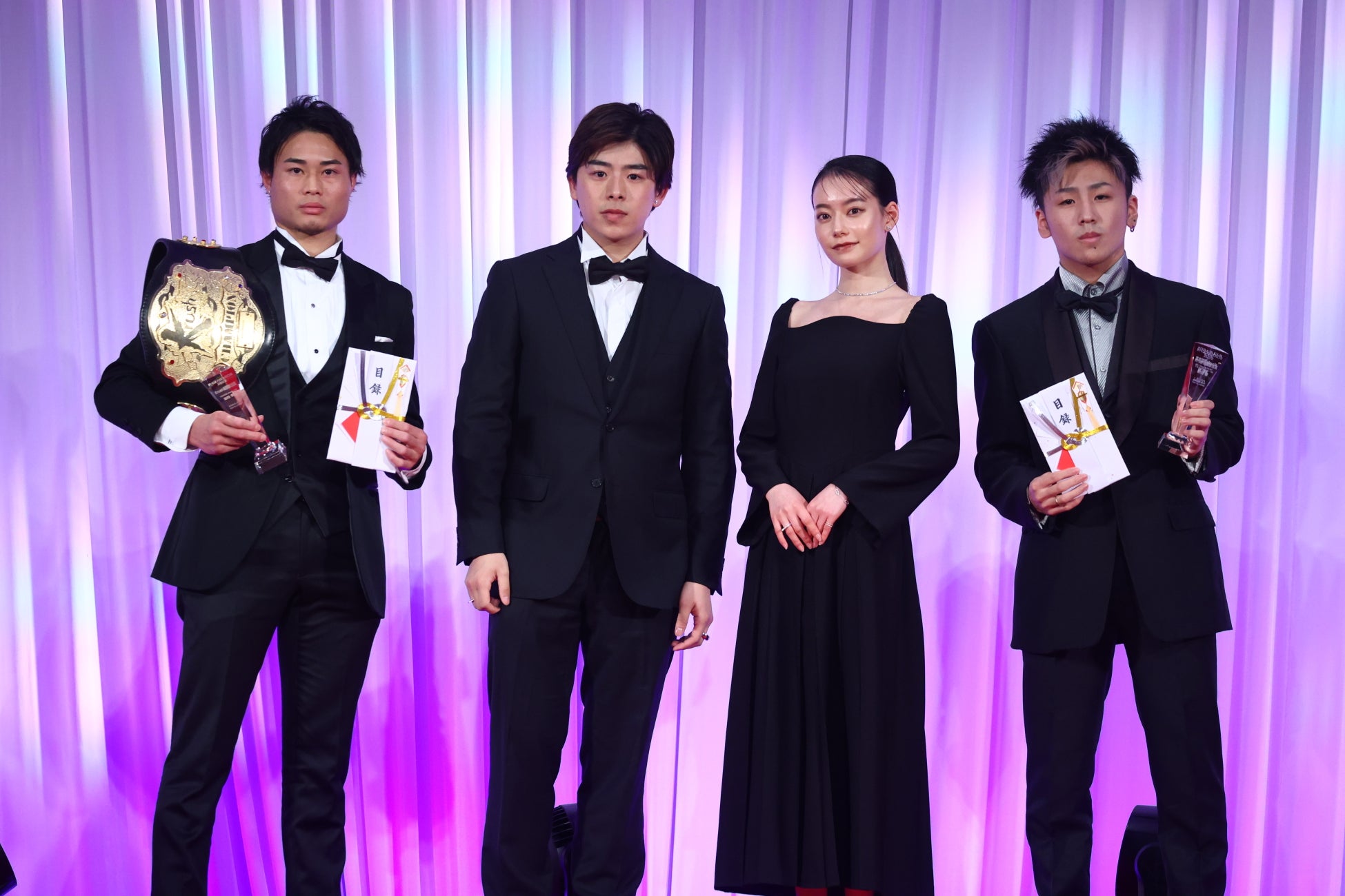 『K-1 AWARDS 2022』表彰式で「軍司 泰斗」選手がMVPに！美川憲一さん、デヴィ夫人、山之内すずさん、ゆうちゃみさん他、豪華プレゼンター陣も受賞をお祝いのサブ画像13