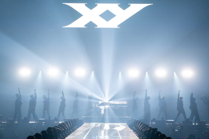 「YOSHIKI SUPERSTAR PROJECT X」より誕生したXY、YOSHIKIと共に東京ガールズコレクションにてライブ初披露！のメイン画像
