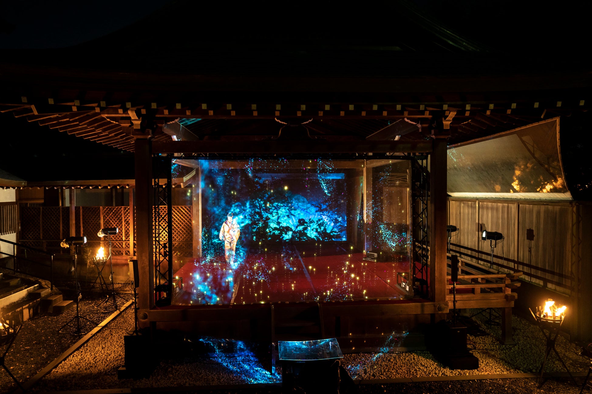 一旗プロデュース「岡崎城二の丸能楽堂 デジタルアート×能」の公式記録映像を公開。日本を代表する伝統芸能でユネスコ無形文化遺産である能楽とデジタルアート映像が融合した3Dプロジェクション。のサブ画像9