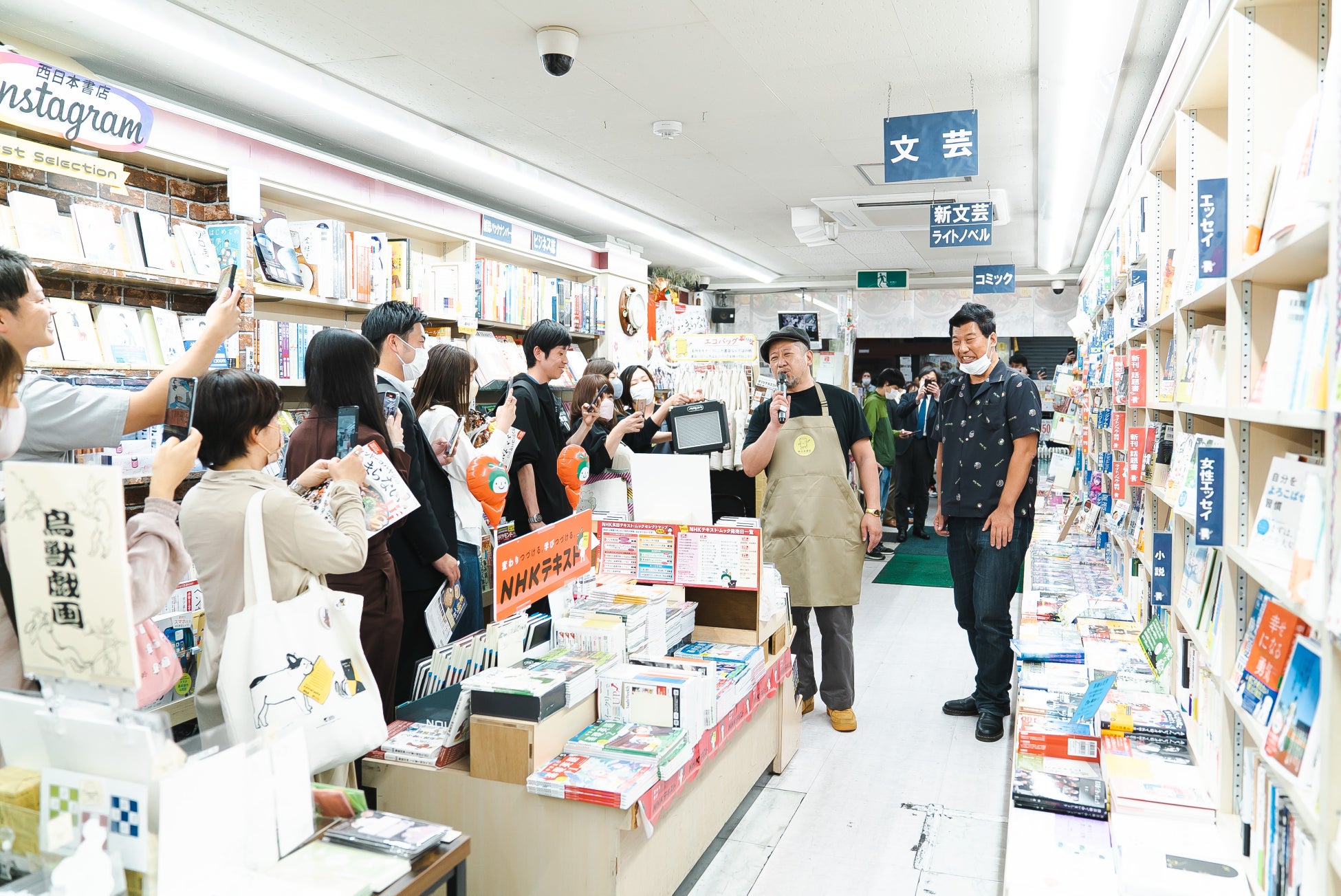 #ケンコバ 委員長が下町の書店の店長に!?　『#ケンドーコバヤシのたまらない店』最新刊発刊記念サイン会に100名のファンが来場！のサブ画像3