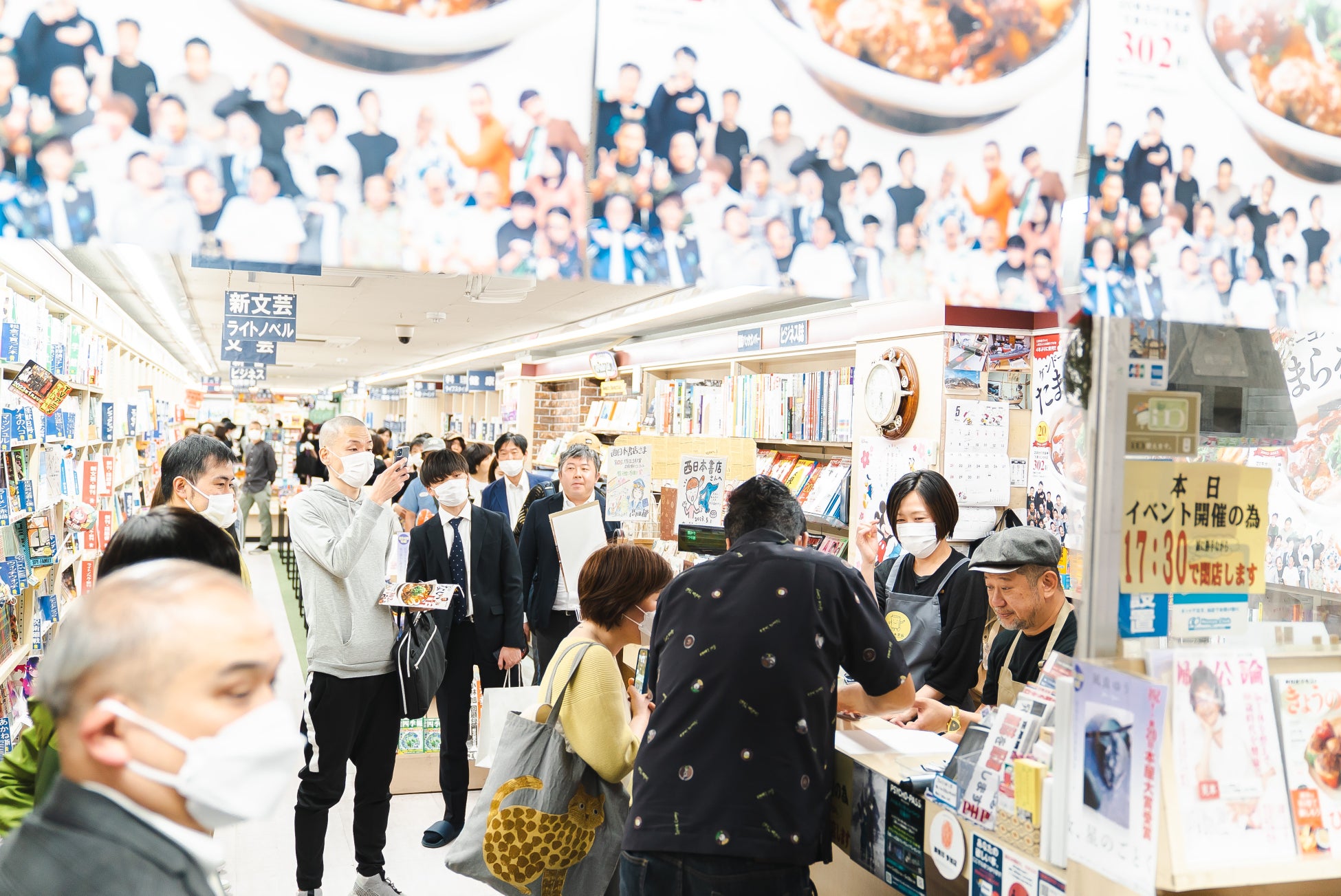 #ケンコバ 委員長が下町の書店の店長に!?　『#ケンドーコバヤシのたまらない店』最新刊発刊記念サイン会に100名のファンが来場！のサブ画像5