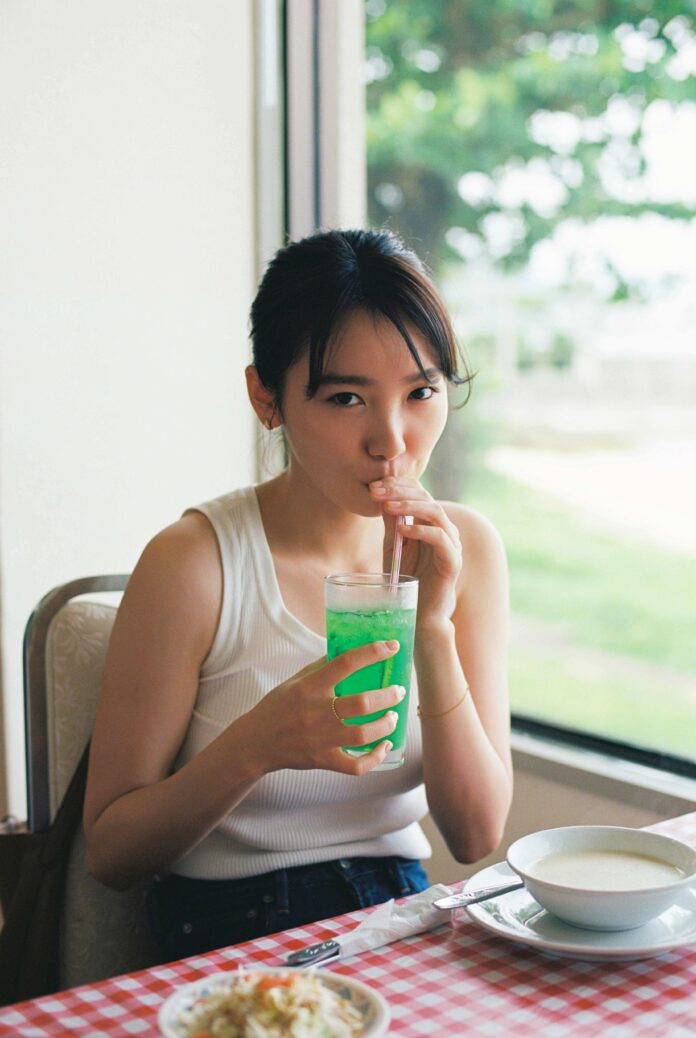 飯豊まりえデビュー15周年記念写真集『かの日、』 8月23日(水) 発売決定！のメイン画像