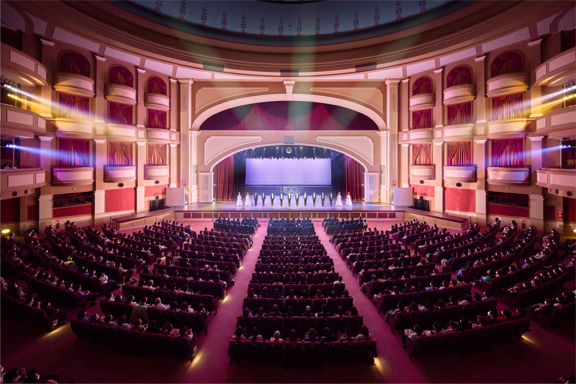 累計1１２万人を夢の世界へといざなったハウステンボス歌劇団　10周年記念公演開催のサブ画像10_「ハウステンボス歌劇大劇場」