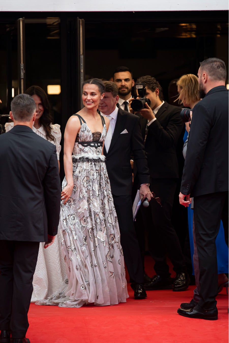 【ルイ·ヴィトン】第57回カルロヴィ·ヴァリ国際映画祭にて、アリシア·ヴィキャンデルがルイ·ヴィトンを着用のサブ画像2