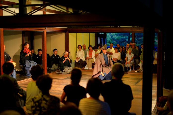 京都、一休寺にて薪能開催、コロナ明けて一般にも。のメイン画像