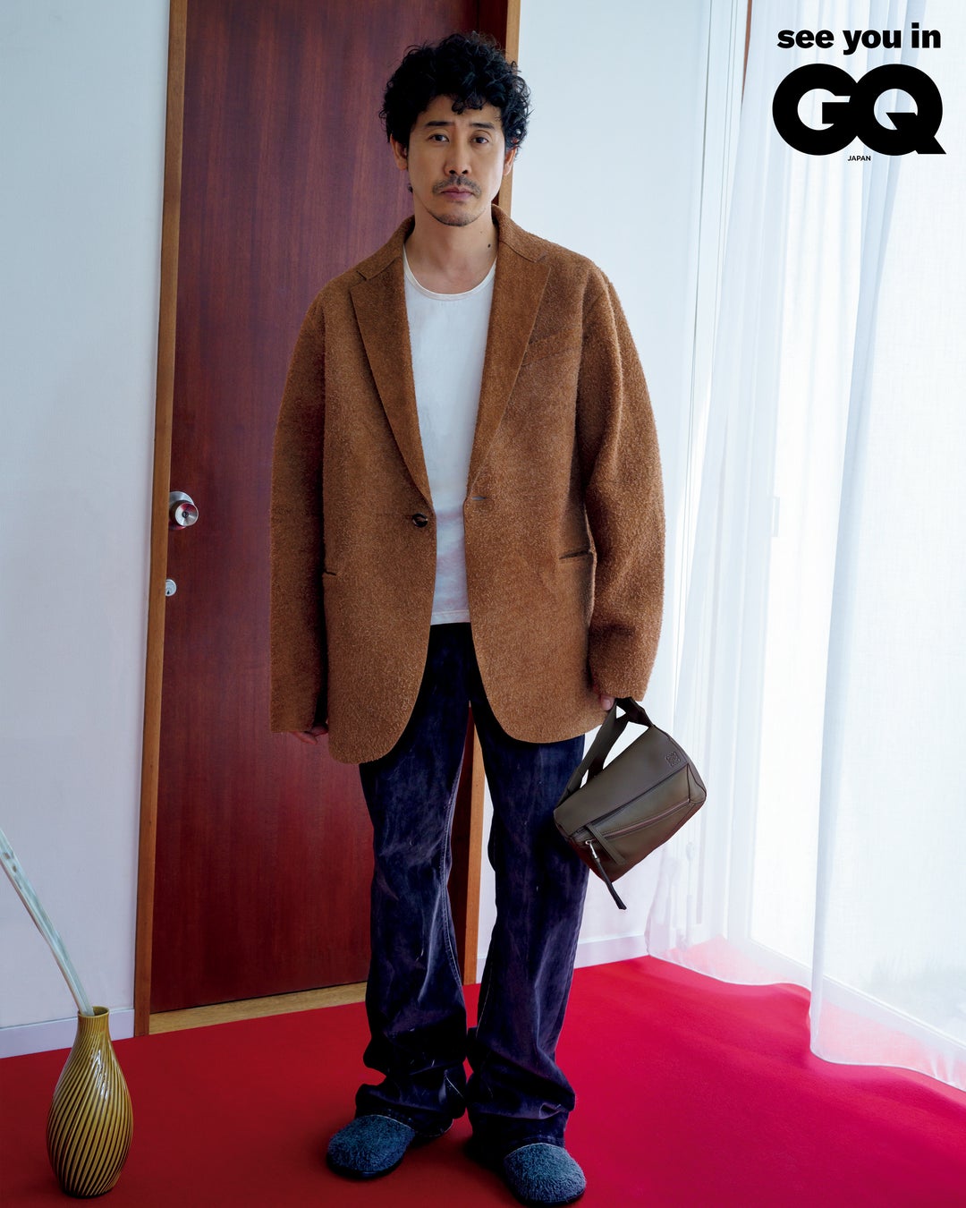 大泉洋氏が『GQ JAPAN』11月号にて、ロエベのスペシャルファッションストーリーに登場のサブ画像2