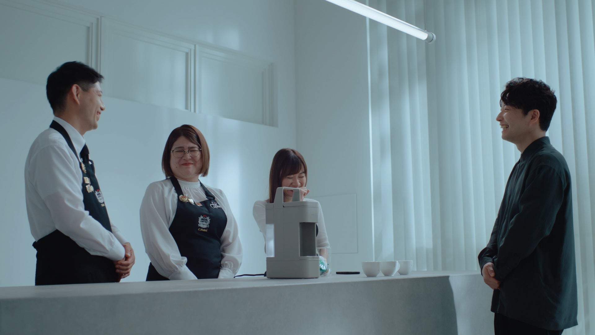 星野 源さん、新発売のドリップ式コーヒーマシンを体験。プロの抽出レシピに終始感動！新WEB動画『COFFEE CREATION 抽出篇「DRIP POD YOUBI」』を9月26日より公開のサブ画像4