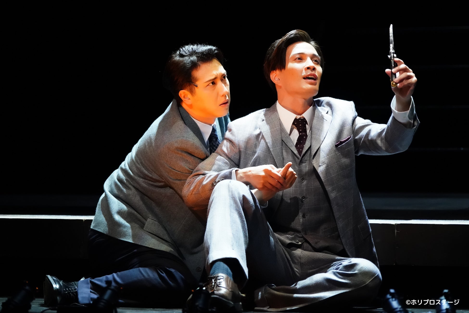 【舞台写真・ダイジェスト映像・コメント】ミュージカル『スリル・ミー』全ペア初日開幕！【栗山民也演出】のサブ画像1_左）私役：尾上松也／右）彼役：廣瀬友祐