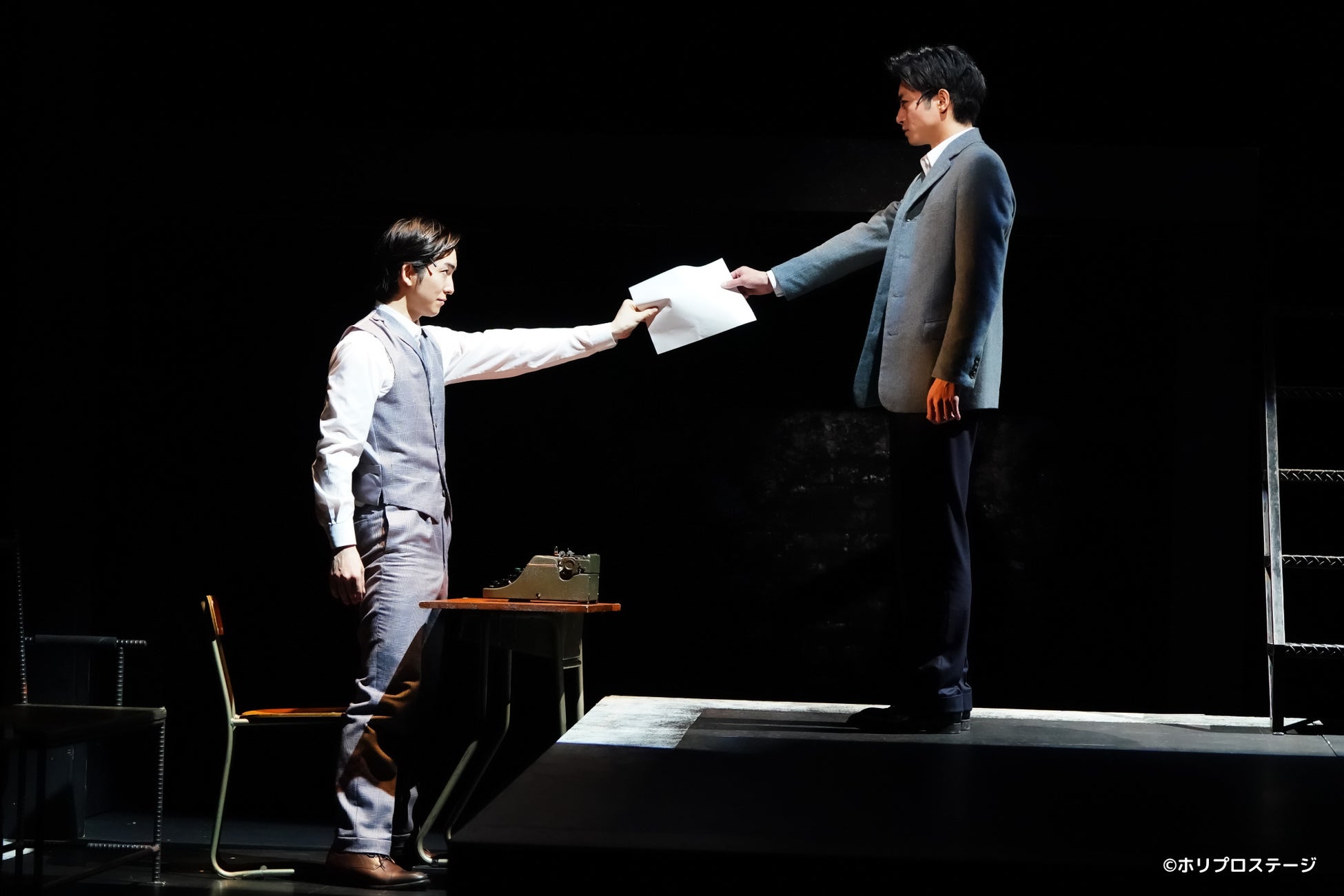 【舞台写真・ダイジェスト映像・コメント】ミュージカル『スリル・ミー』全ペア初日開幕！【栗山民也演出】のサブ画像8_左）彼役：前田公輝／右）私役：木村達成