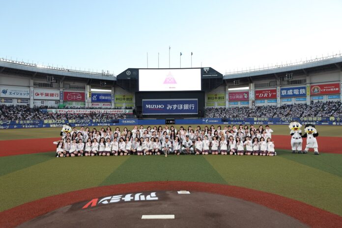 『PRODUCE 101 JAPAN THE GIRLS』満員御礼となったZOZOマリンスタジアムでテーマ曲「LEAP HIGH! ～明日へ、めいっぱい～」パフォーマンス披露＆セレモニアルピッチ出演のメイン画像