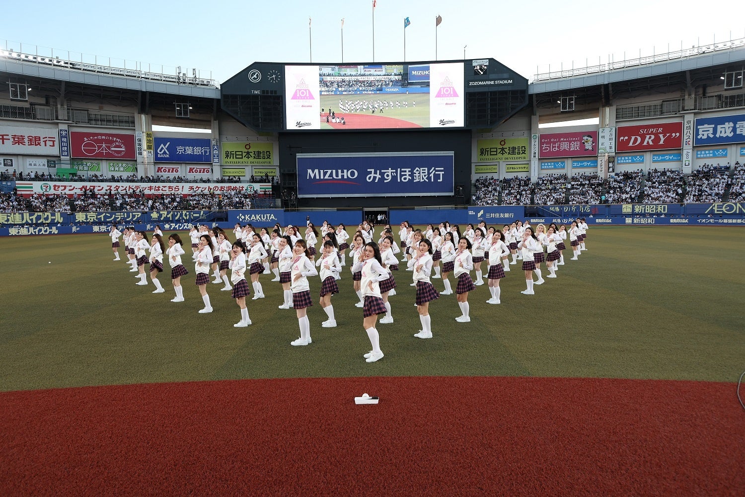 『PRODUCE 101 JAPAN THE GIRLS』満員御礼となったZOZOマリンスタジアムでテーマ曲「LEAP HIGH! ～明日へ、めいっぱい～」パフォーマンス披露＆セレモニアルピッチ出演のサブ画像2