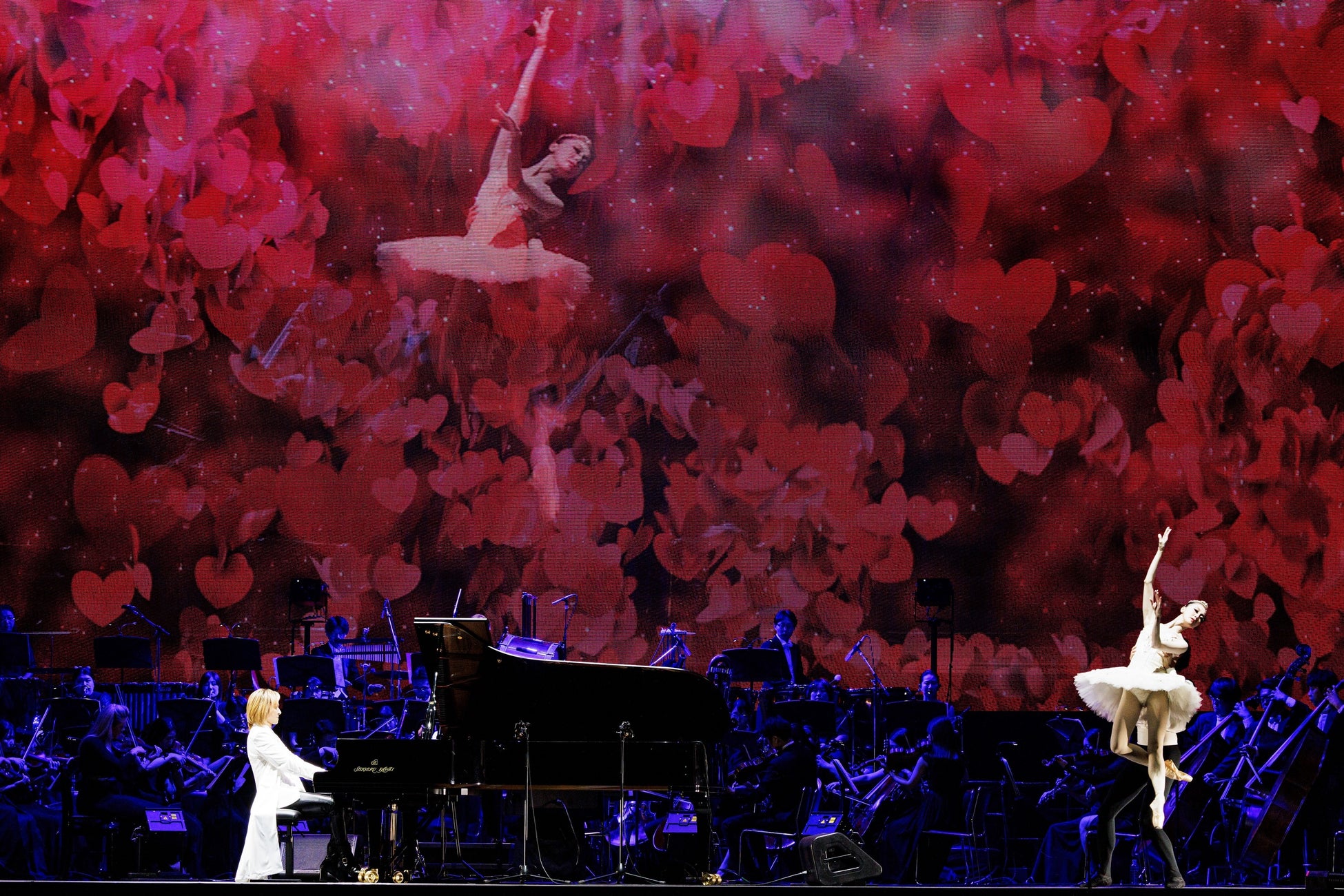 YOSHIKI 9年ぶりのクラシカルワールドツアー　日本公演ファイナルは感動の嵐オーケストラ×ドラムの融合で大迫力のパフォーマンス披露のサブ画像4
