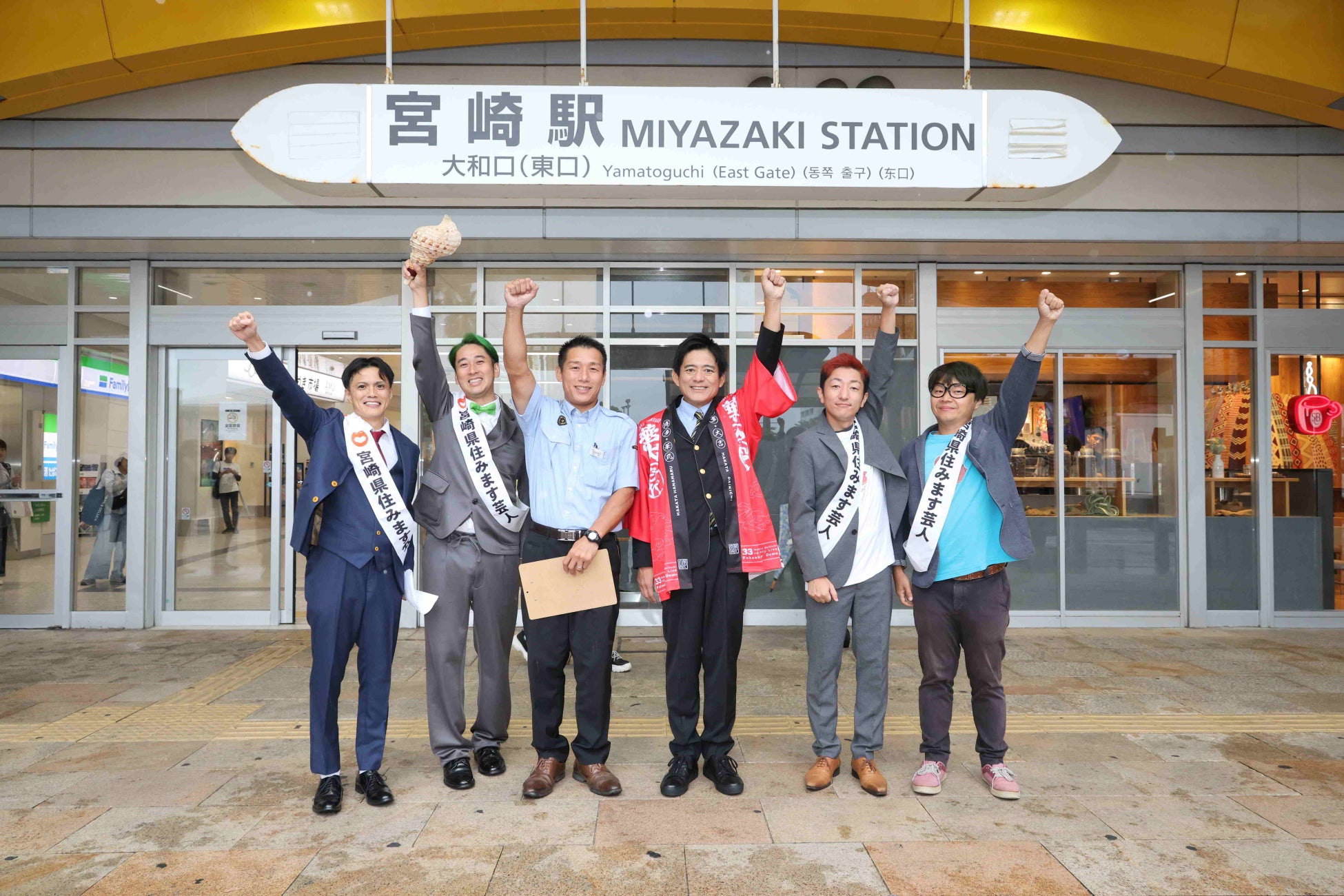 博多華丸・大吉が、JR九州1日駅員体験しながら、たった1日で九州全県で「華大どんたく」をPRしました！のサブ画像2