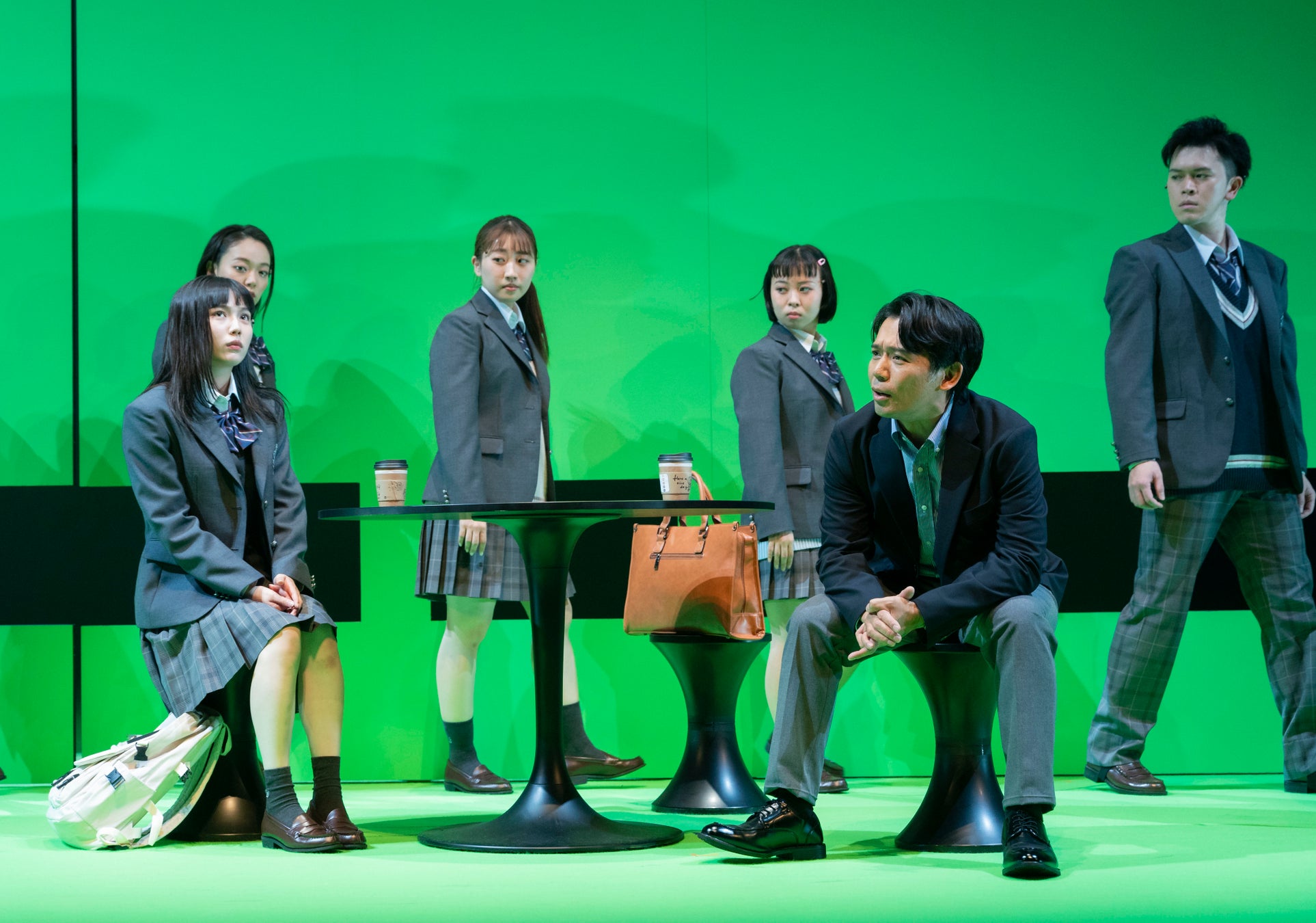 KAAT神奈川芸術劇場プロデュース『SHELL』が開幕　人間の＜かたち＞を、魅力的な芝居とステージング、音楽で魅せる意欲作のサブ画像4