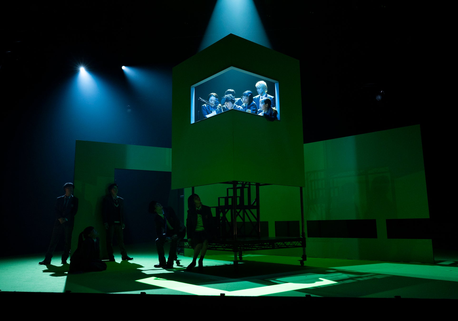 KAAT神奈川芸術劇場プロデュース『SHELL』が開幕　人間の＜かたち＞を、魅力的な芝居とステージング、音楽で魅せる意欲作のサブ画像6