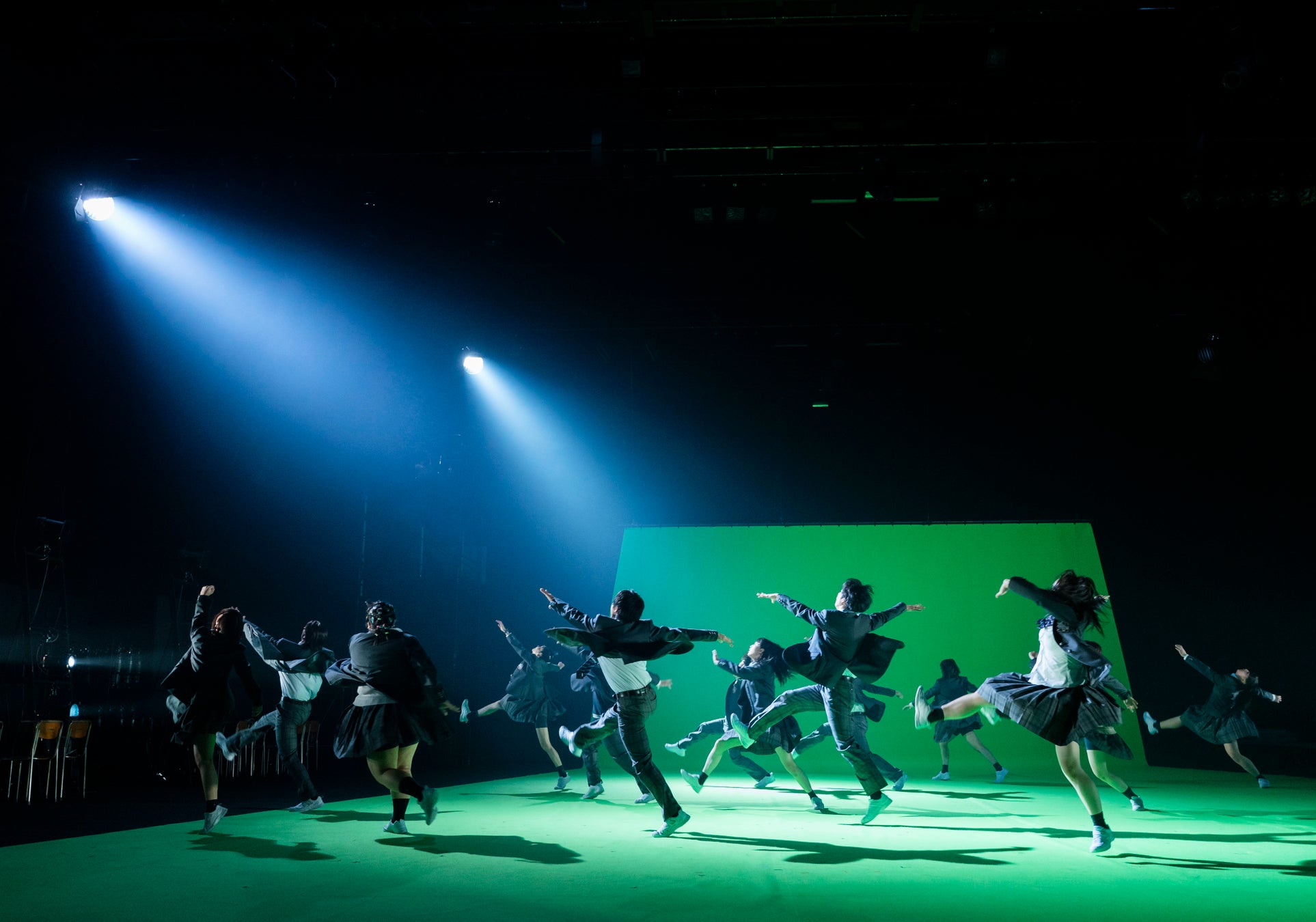 KAAT神奈川芸術劇場プロデュース『SHELL』が開幕　人間の＜かたち＞を、魅力的な芝居とステージング、音楽で魅せる意欲作のサブ画像8