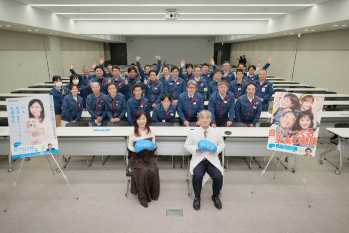 肝炎対策特別大使の伍代夏子氏がいすゞ自動車株式会社 藤沢工場を訪問「安全な車を作り続けるためにも、自分の健康づくりが大切です。のメイン画像