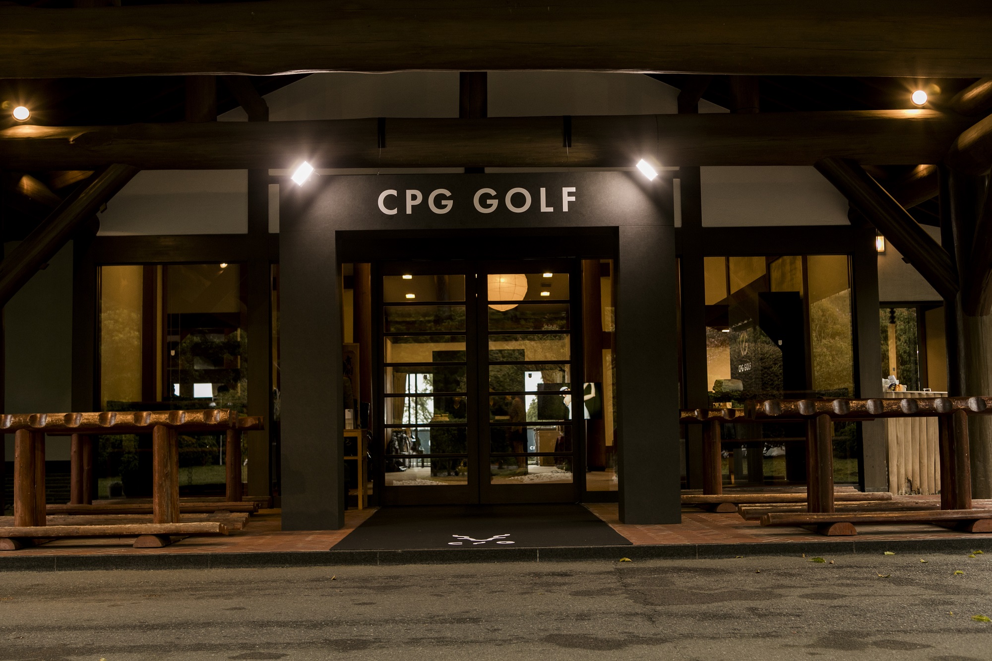 CPG GOLFがブランド設立3年たらずで豪華な100人規模のゴルフコンペ【CPG PREMIUM SUMMIT 静岡 supported by CORNES】を開催！のサブ画像6_おもてなし入口は豪華な装飾