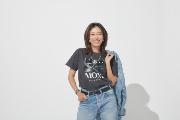 里田まいプロデュースブランドより新作Tシャツ「MOM T」4/26 発売！のメイン画像